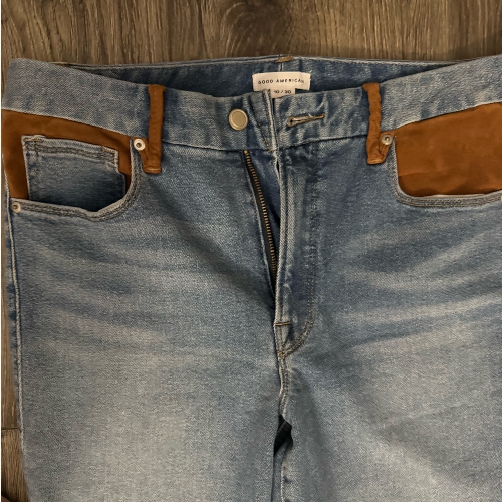 Good American Light Blue Jeans with Brown Accents